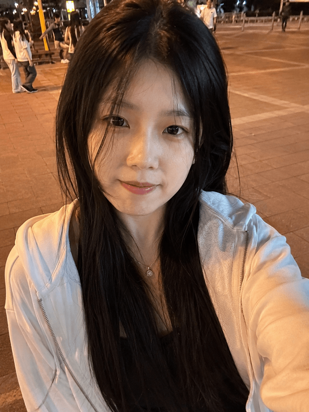 夜景自拍人物参考图